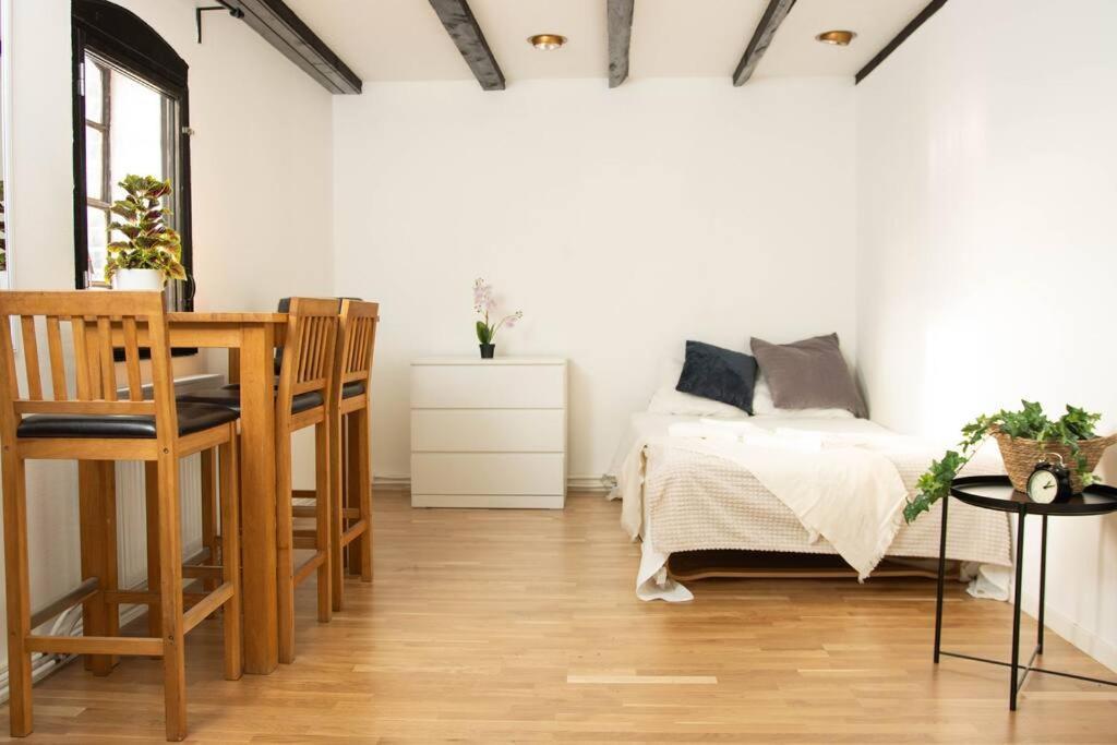 Historical Malt Factory Apartment, 6 Bedrooms, Sleeps 12 , Hot Tub Helsingborg Exterior photo